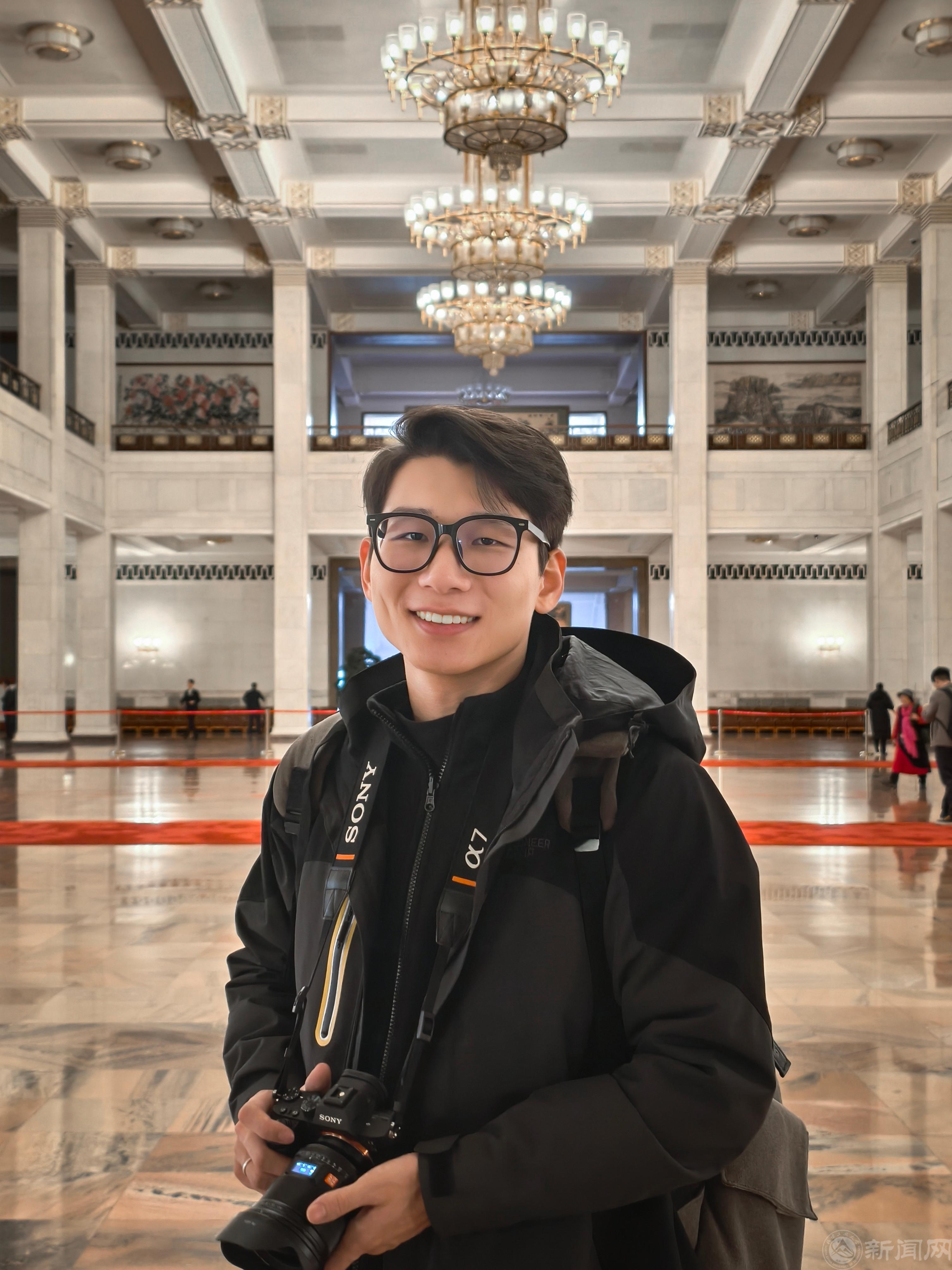 图3.杨未豪工作照.JPG