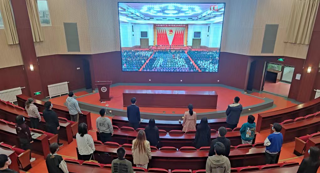 学校师生收看庆祝中国共产主义青年团成立100周年大会直播  热议习近平总书记重要讲话