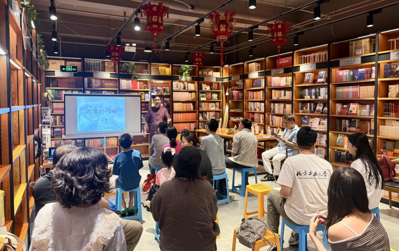 北方工大学生携手北京文化研究学者解读“北京的门礅”文化