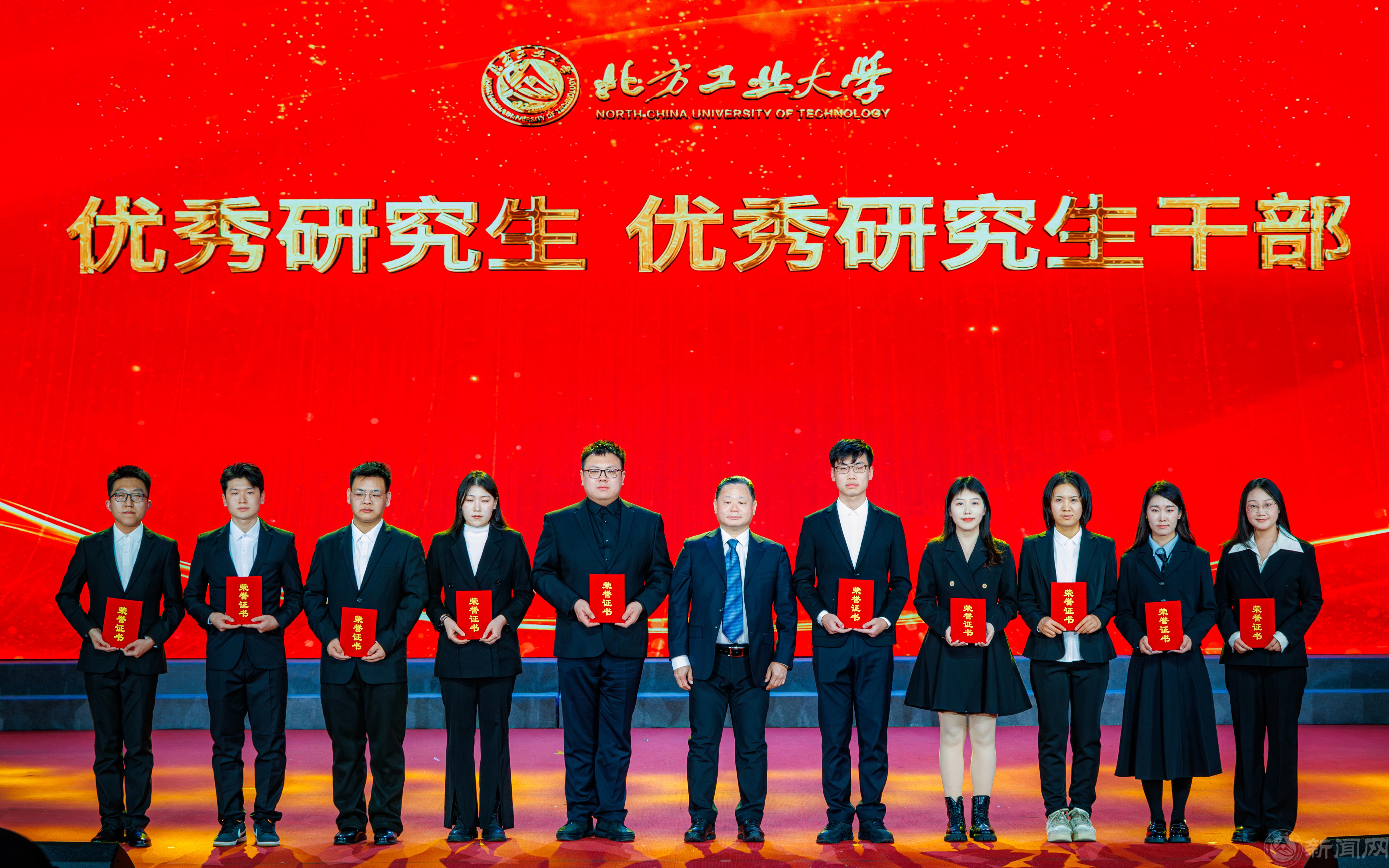 卢晓斌颁奖.jpg 卢晓斌颁奖.jpg