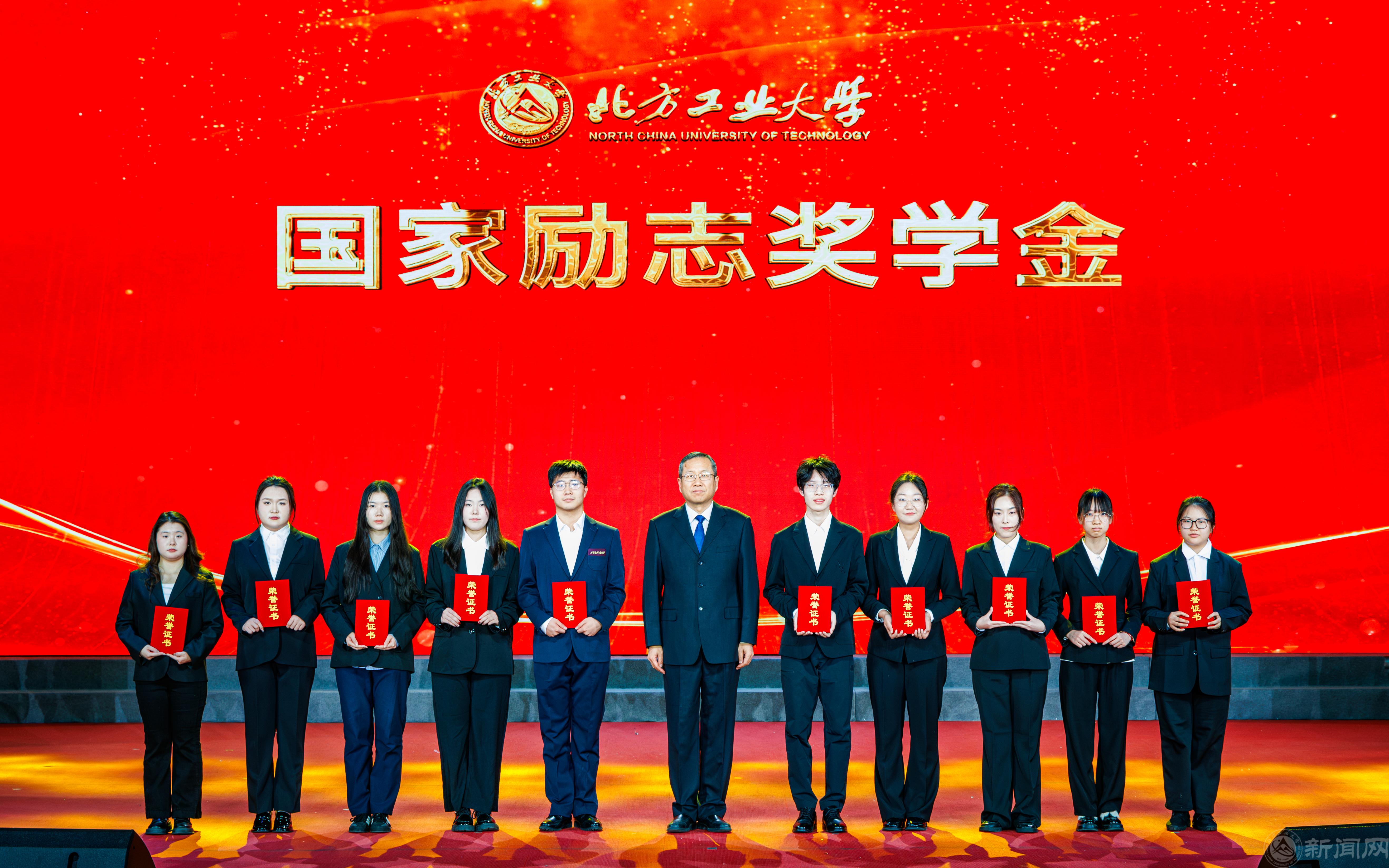 史贞军颁奖.jpg 史贞军颁奖.jpg